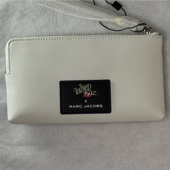 NWT Marc Jacobs X Wizard of Oz Glinda the Good Witch Wristlet Limited Edition - Picture 2 of 4